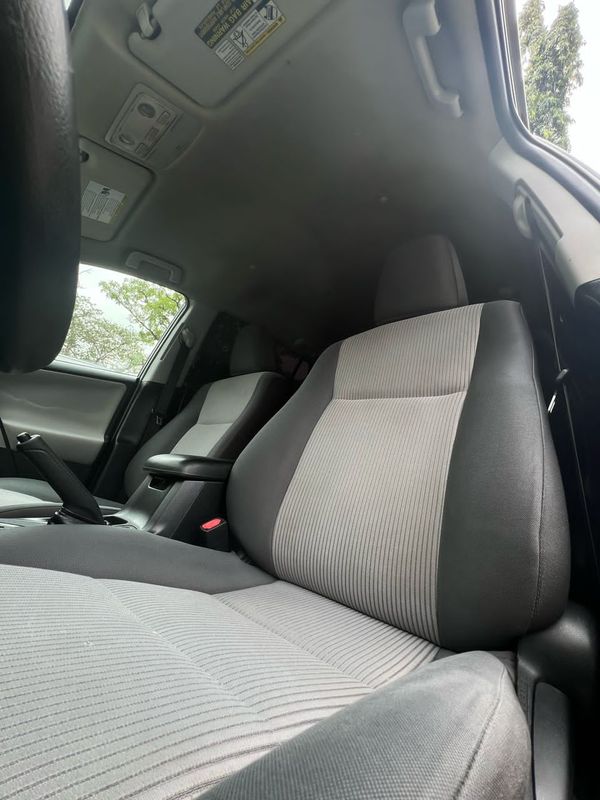 Thumbnail 4 of 2015 Toyota RAV4 LE